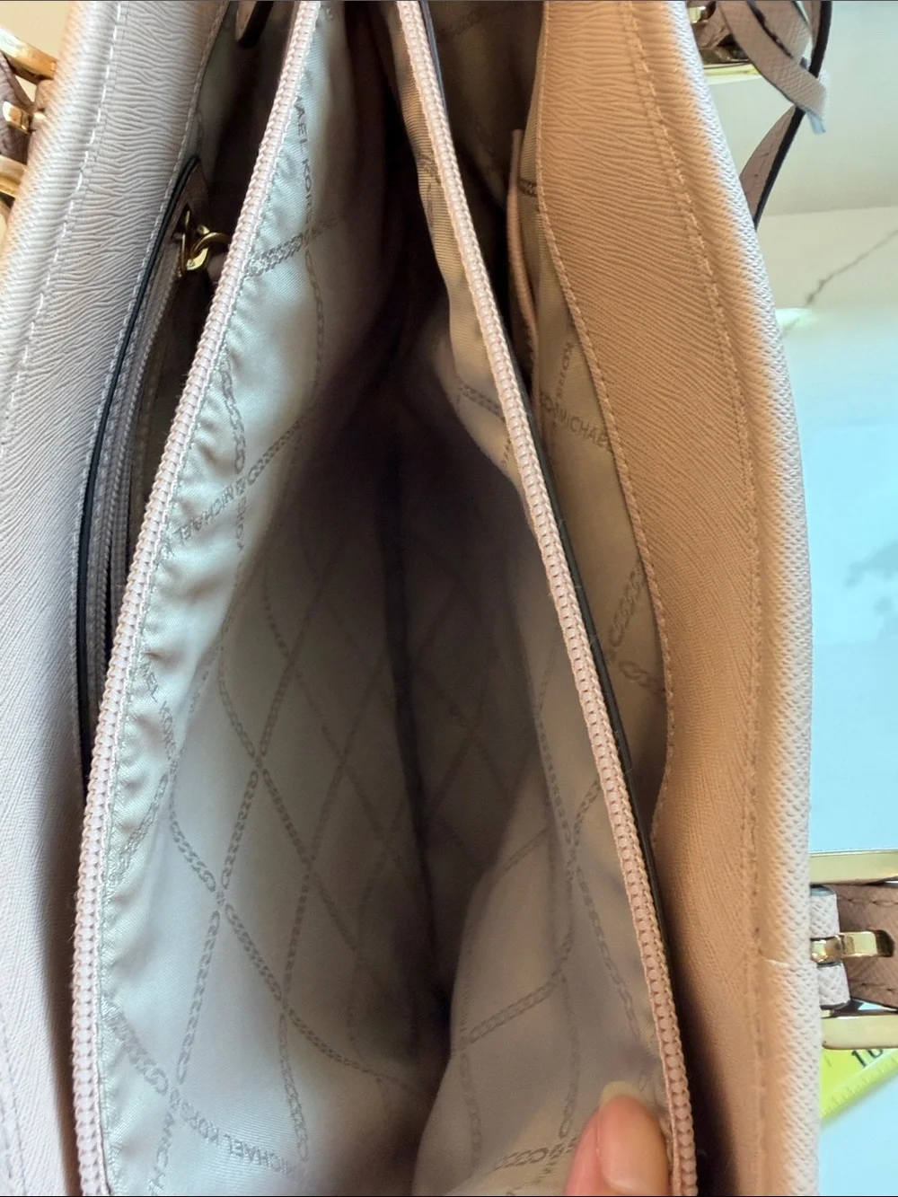 Michael Kors Jet Set Medium Saffiano Leather Snap Pocket Tote Bag